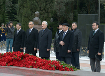 Azerbaijani public visits Alley of Honor to commemorate 12th death anniversary of Heydar Aliyev. Azerbaijan, Dec.12, 2015